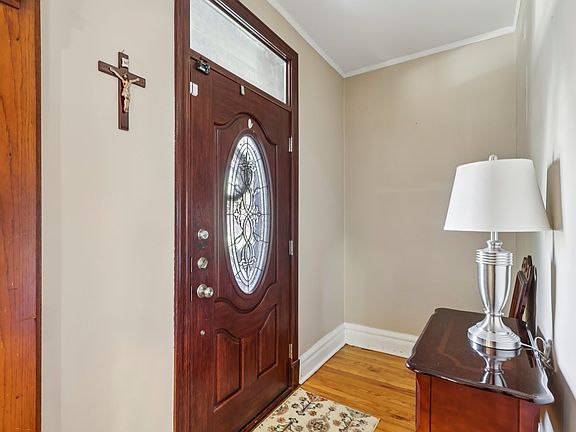 4th image of 2321 S 60th Ct