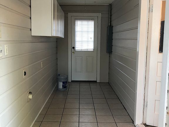 4th image of 236 Bowie St