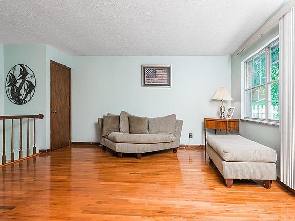4th image of 1714 Woodbine Ave