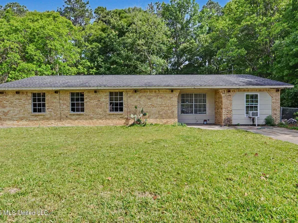 1800 Timberlane Rd, Gautier, MS 39553