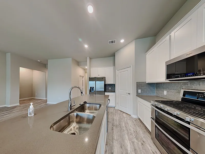 3 bed, 2.5 bath, 2497 sqft, $3,100 — Photo 4