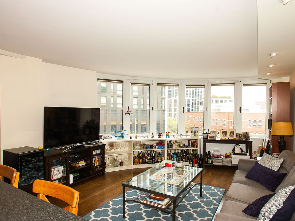 1st image of 275 Greenwich St APT 5K