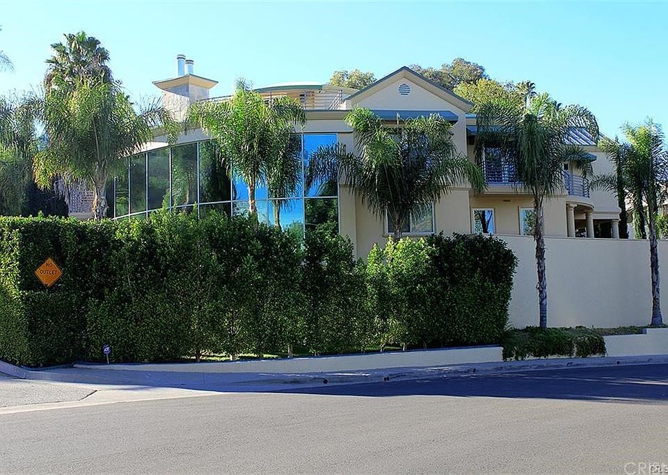 1st image of 4810 Serrania Ave