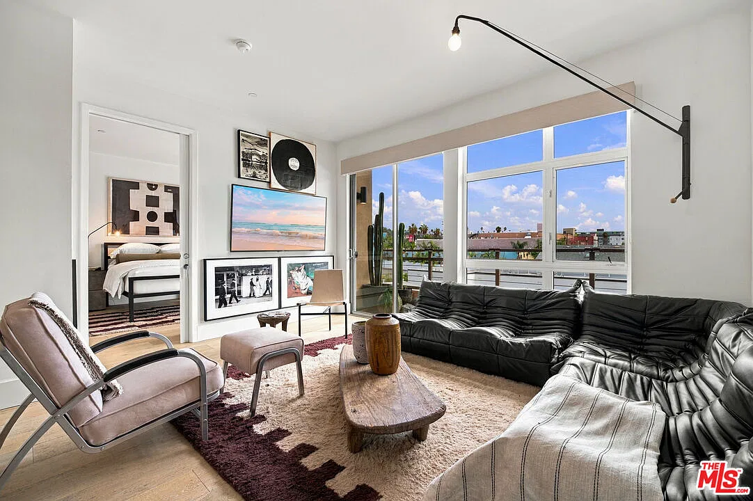 1 bed, 1.0 bath, 870 sqft, $3,399 — Photo 1