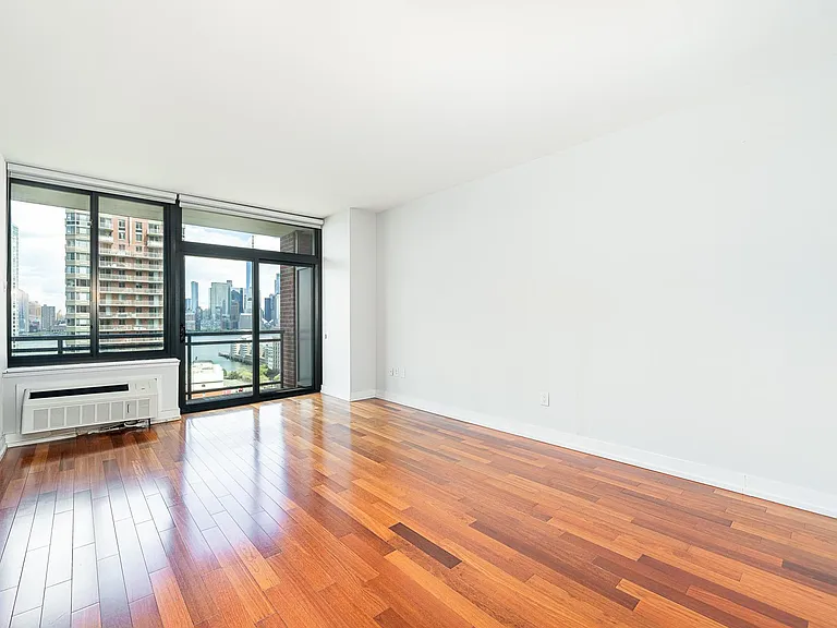 389 Washington St #H — Photo 2