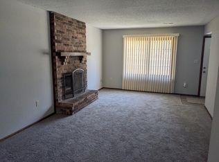 510 SW Parkwood Dr, Blue Springs, MO 64014