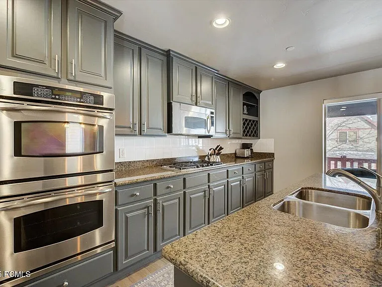 5662 Oslo Ln — Photo 10