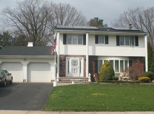 17 Scheid Dr, Parlin, NJ 08859