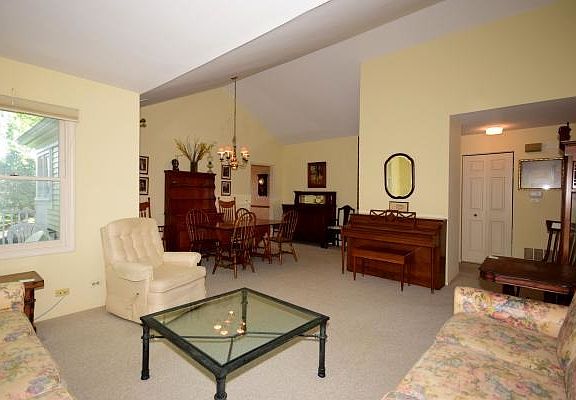 4th image of 202 Country Club Dr