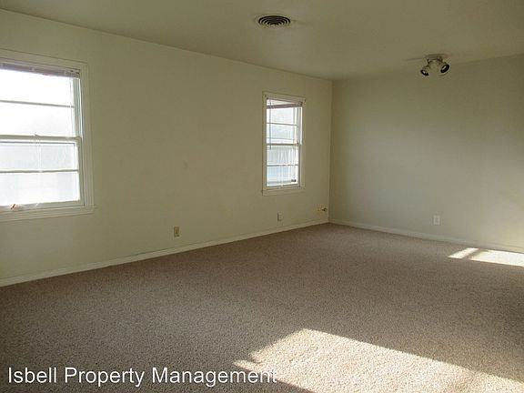 3rd image of 802 Dunn Cir