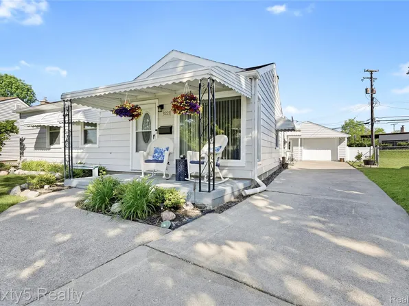 3223 S Stella Ct, Trenton, MI 48183