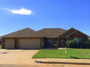 144 Park Place Cir, Iowa Park, TX 76367