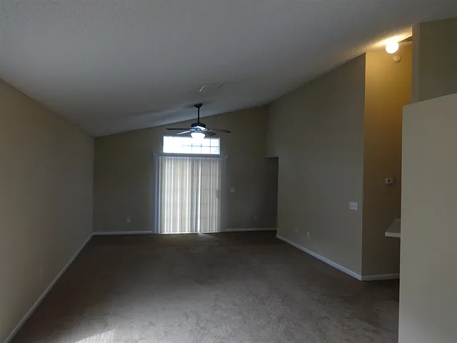 1512 Ashleigh St — Photo 3