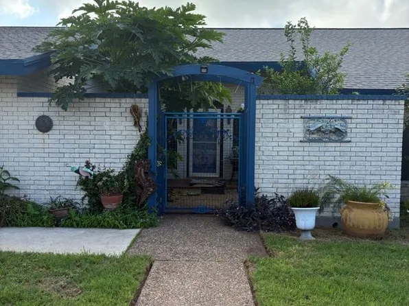 120 Shore Dr, Portland, TX 78374