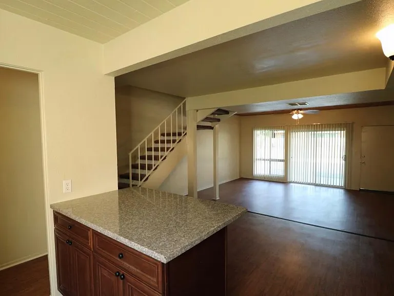855 S Citrus Ave — Photo 21