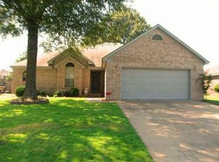 945 Knights Dr, Conway, AR 72034