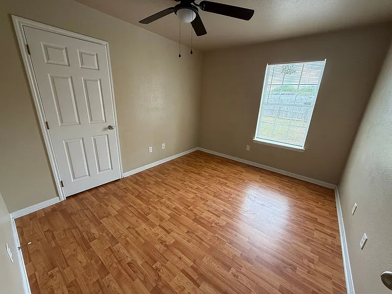 3304 Kbs Ct — Photo 9
