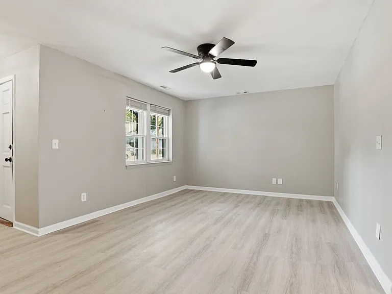 1200 Grady St — Photo 3