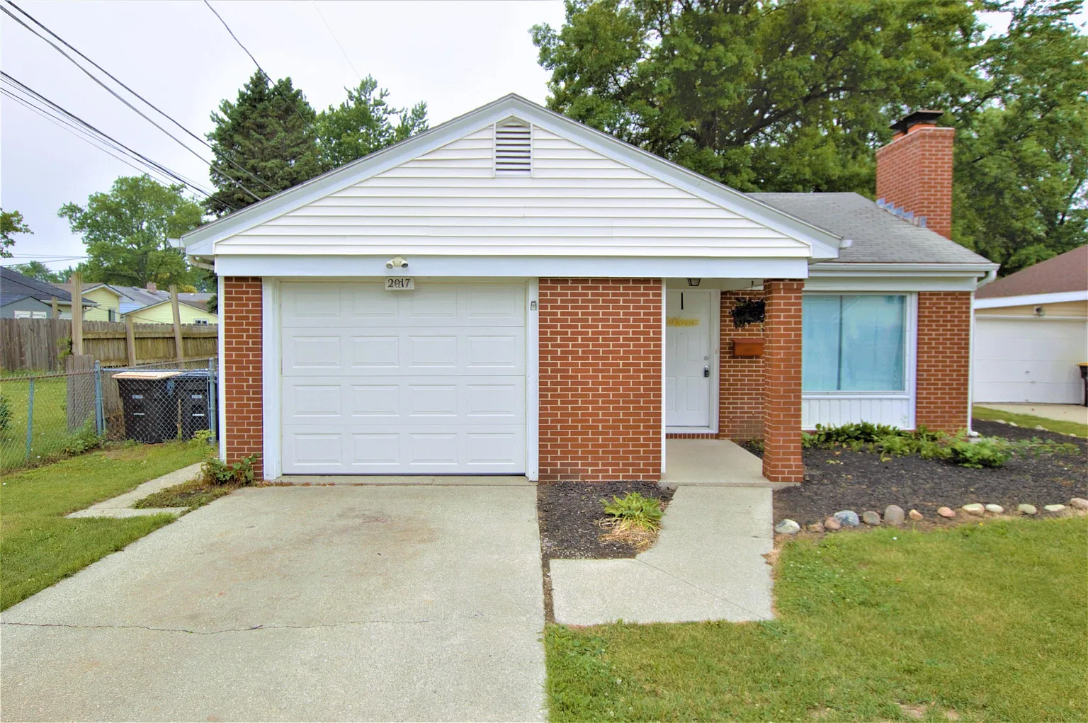 2017 Tyler Ave photo 1