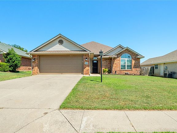 5th image of 1076 Red Oak Dr