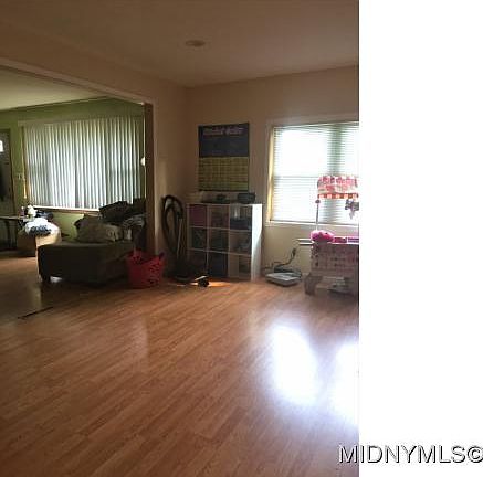 3rd image of 2324 W Graham Ave