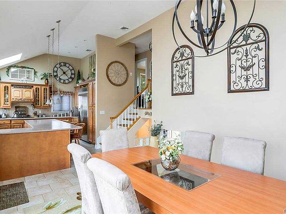 3rd image of 2982 Brentwood Ct