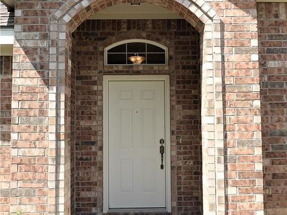 2nd image of 308 Vela Way
