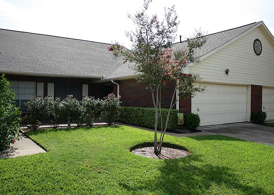 1st image of 834 W Country Meadows Ln