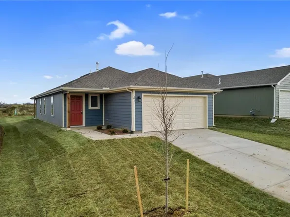 401 Park Hill Dr, Tonganoxie, KS 66086