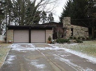 204 Hyeholde Dr, Coraopolis, PA 15108