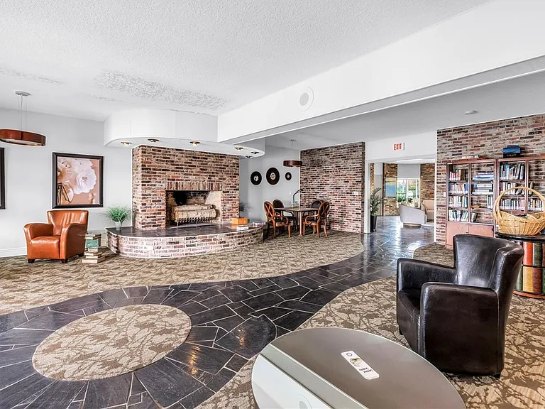 4900 Brittany Dr S #611 — Photo 25
