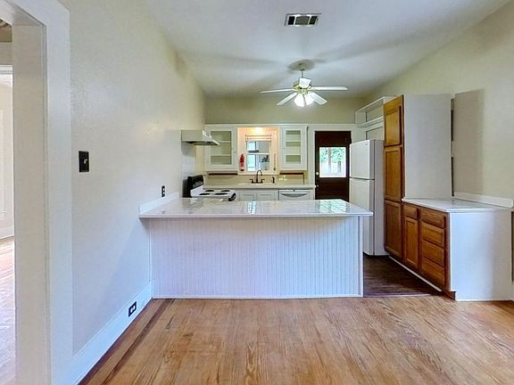3rd image of 1246 W San Antonio St