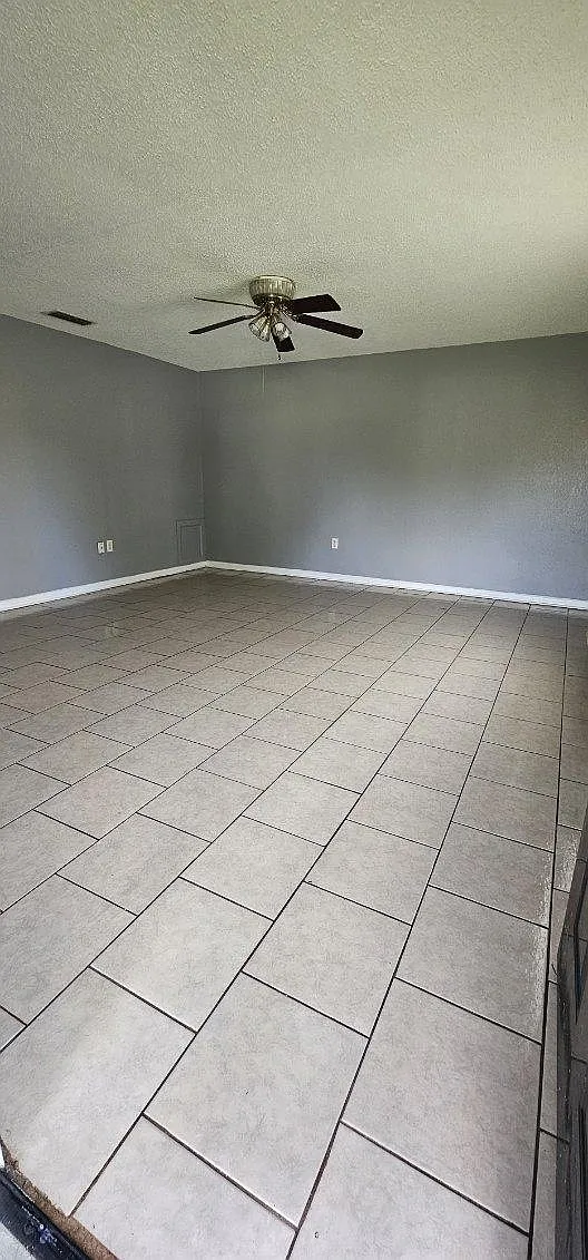 3 bed, 1100 sqft, $1,400 — Photo 4