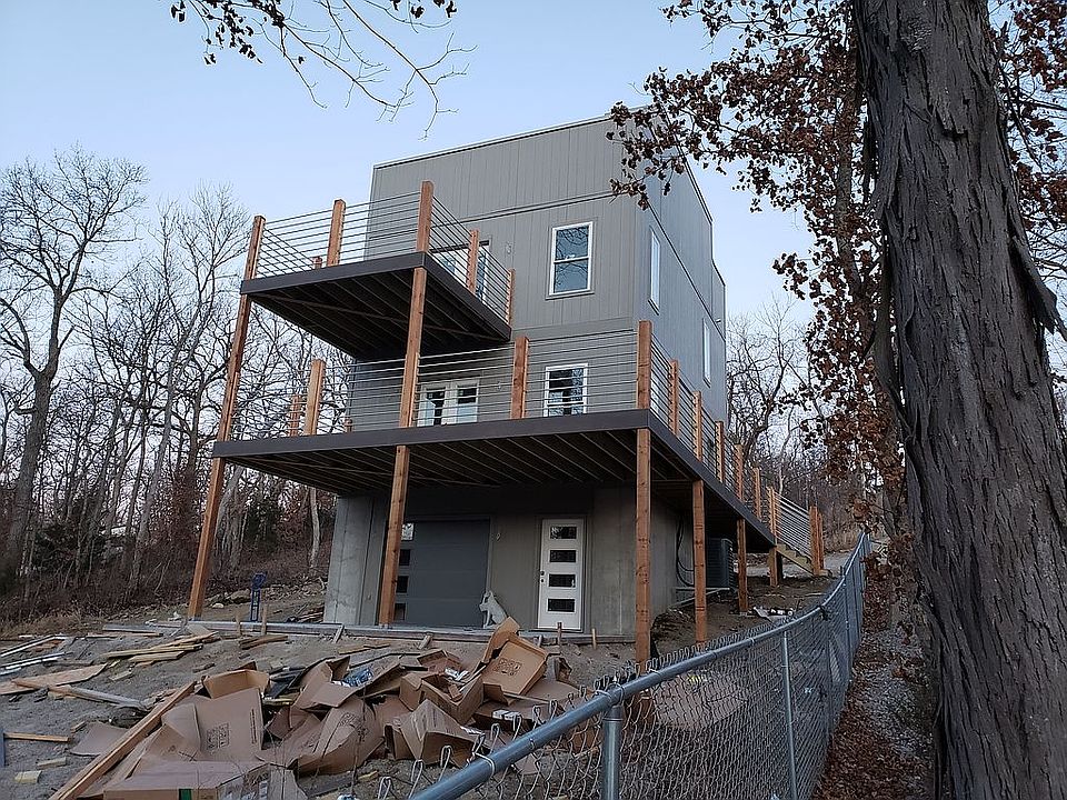 1st image of 110 SE Lakeview Dr