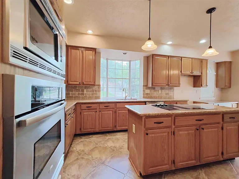 5019 Greenriver Valley Dr — Photo 3