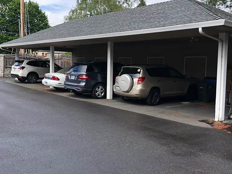 Carport with lockable Storage