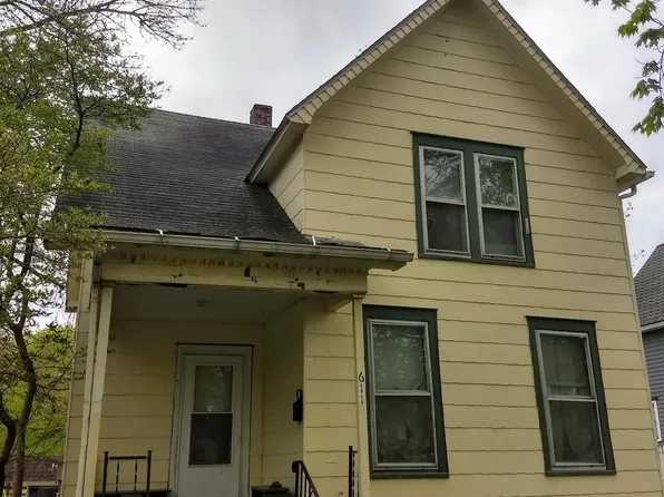611 Stoughton St, Urbana, IL 61801