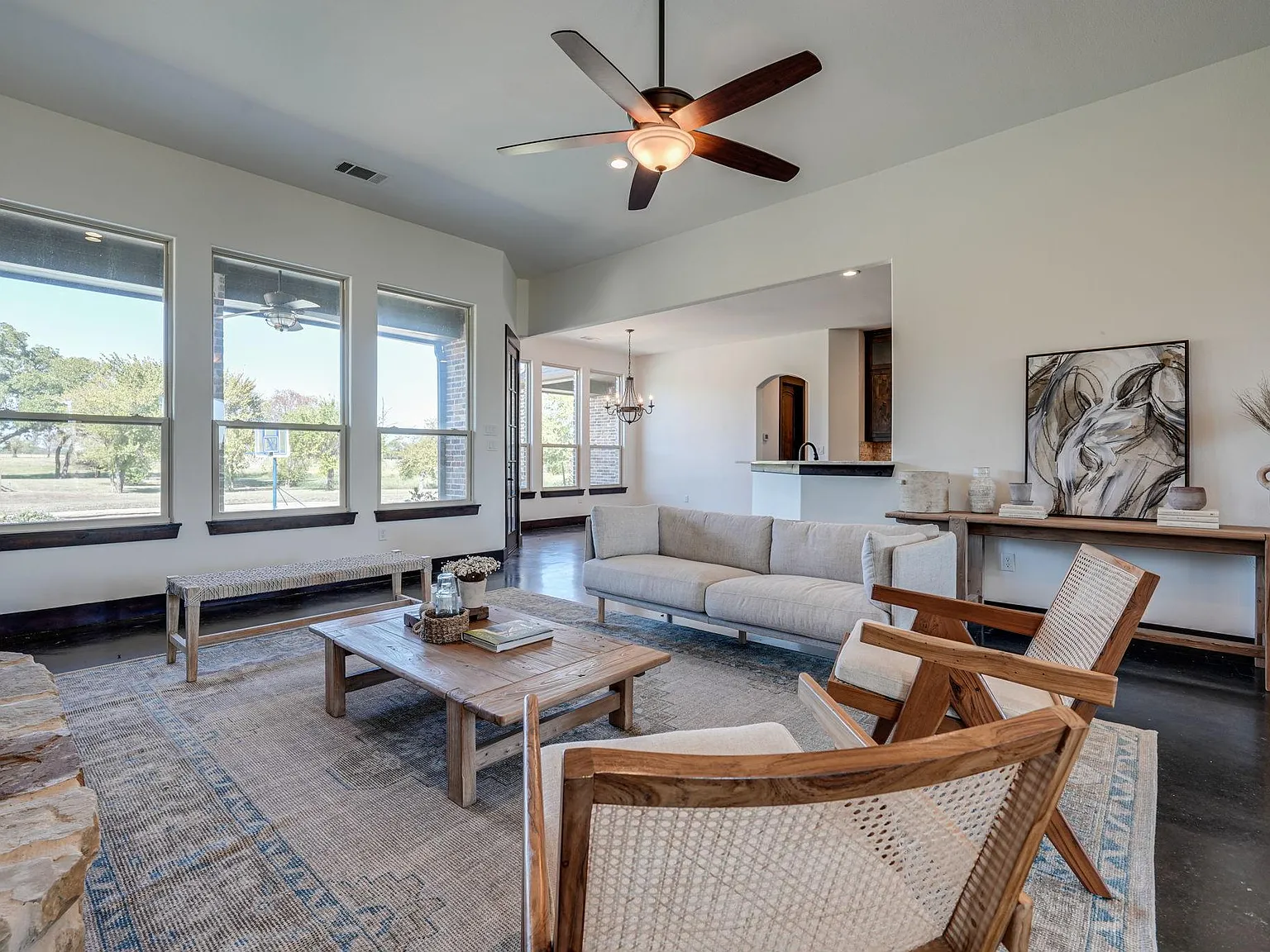 4 bed, 4925 sqft, $6,995 — Photo 3