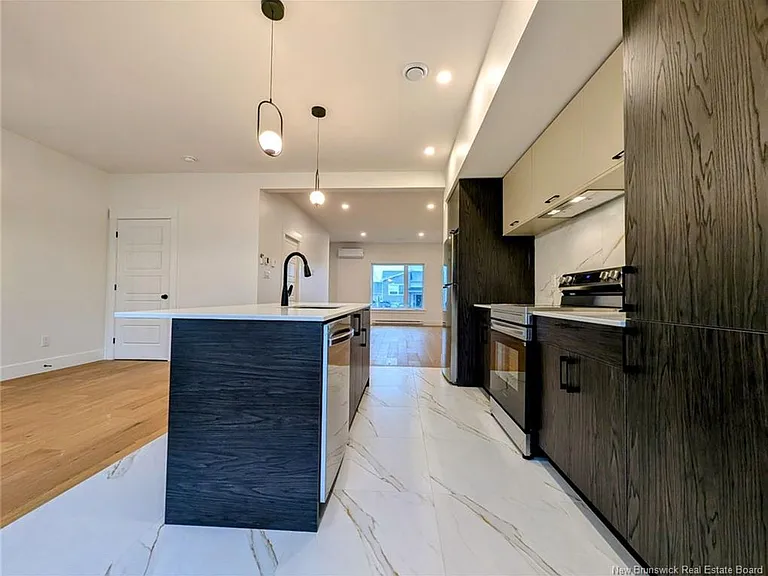 124 Ernest St — Photo 4