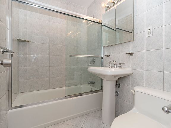 3rd image of 150 E 18th St APT 5O