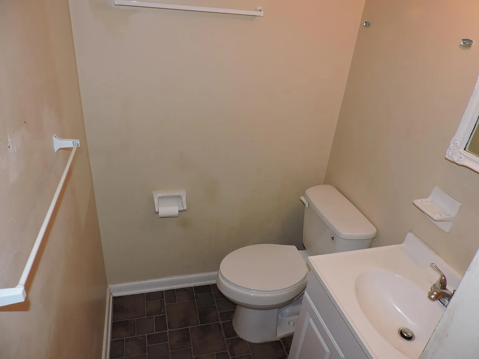 3 bed, 1.5 bath, 1305 sqft, $1,700 — Photo 3