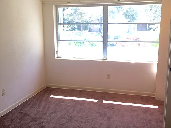 3rd image of 135 Antigua Dr
