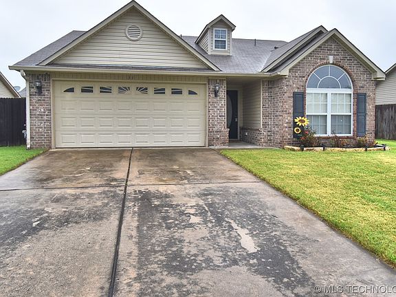 2nd image of 31 E Falcon Dr