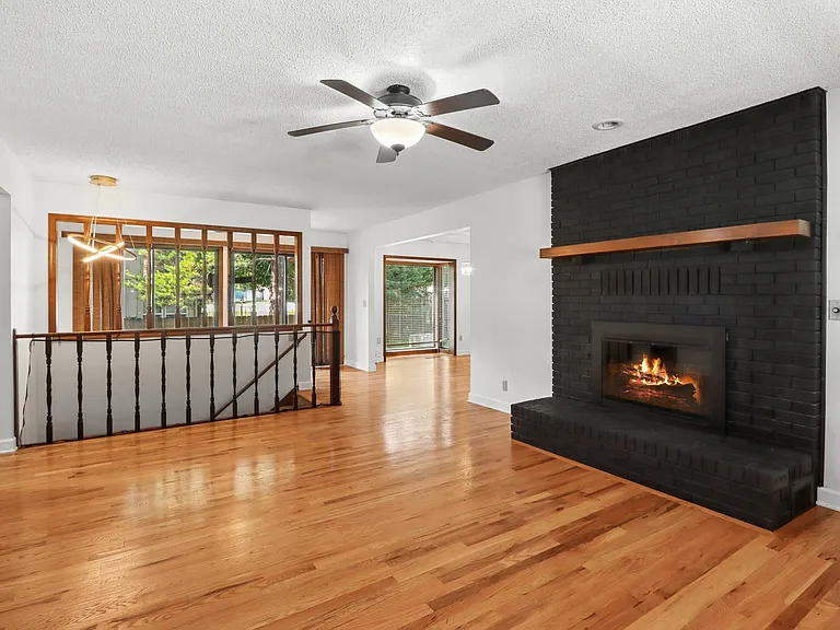 7405 W 74th St — Photo 11