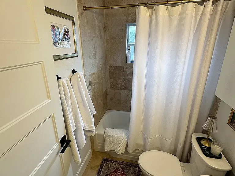 734 Kensington St — Photo 10