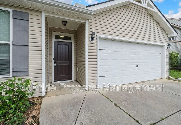 857 Westlawn Dr — Photo 2