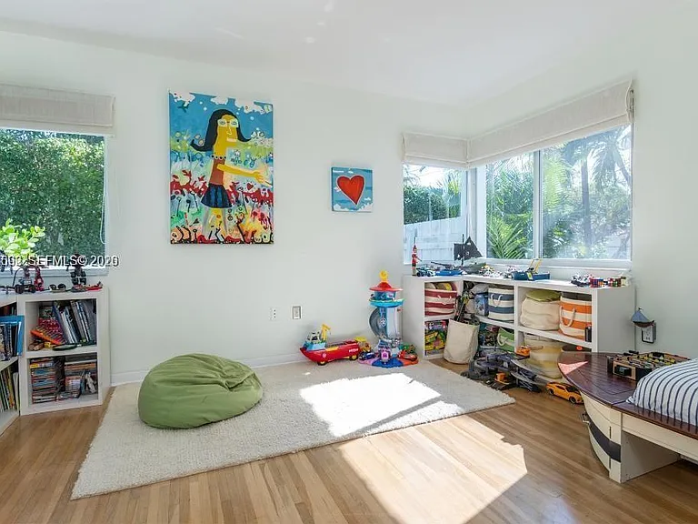 1123 Bay Dr — Photo 17