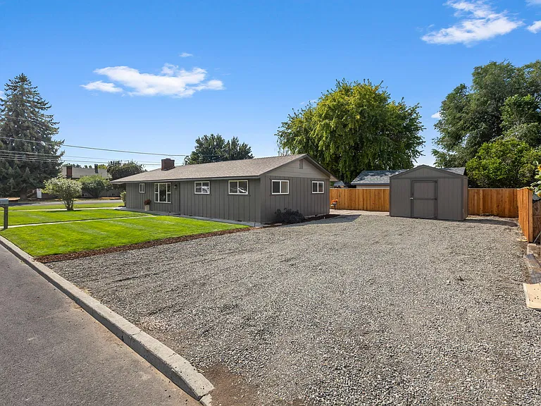 1-bedroom rental at 615 Ne Fairview St, Prineville, OR