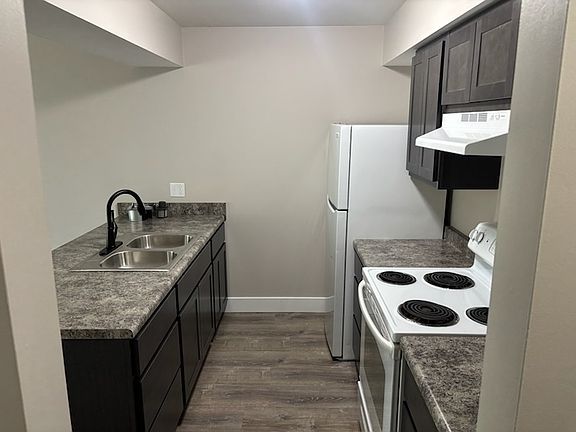 2nd image of 692 44th St SE