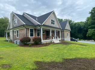 70A N Menantic Rd, Shelter Island, NY 11964